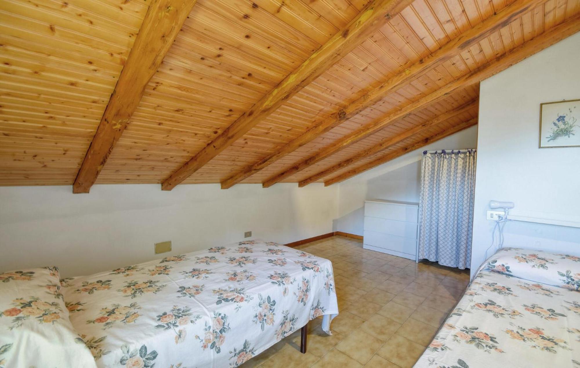 2 Bedroom Stunning Apartment In Moneglia Esterno foto