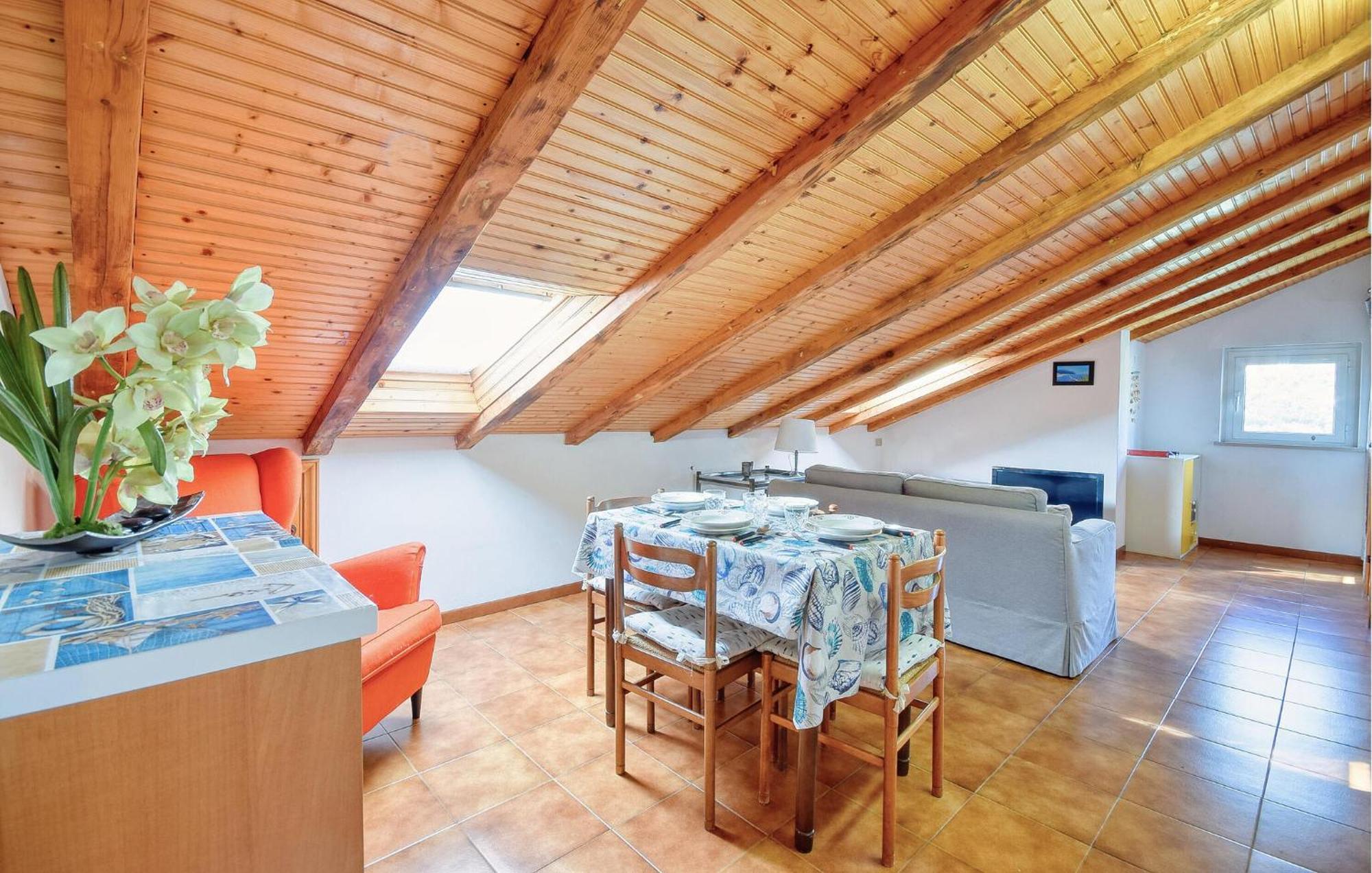 2 Bedroom Stunning Apartment In Moneglia Esterno foto