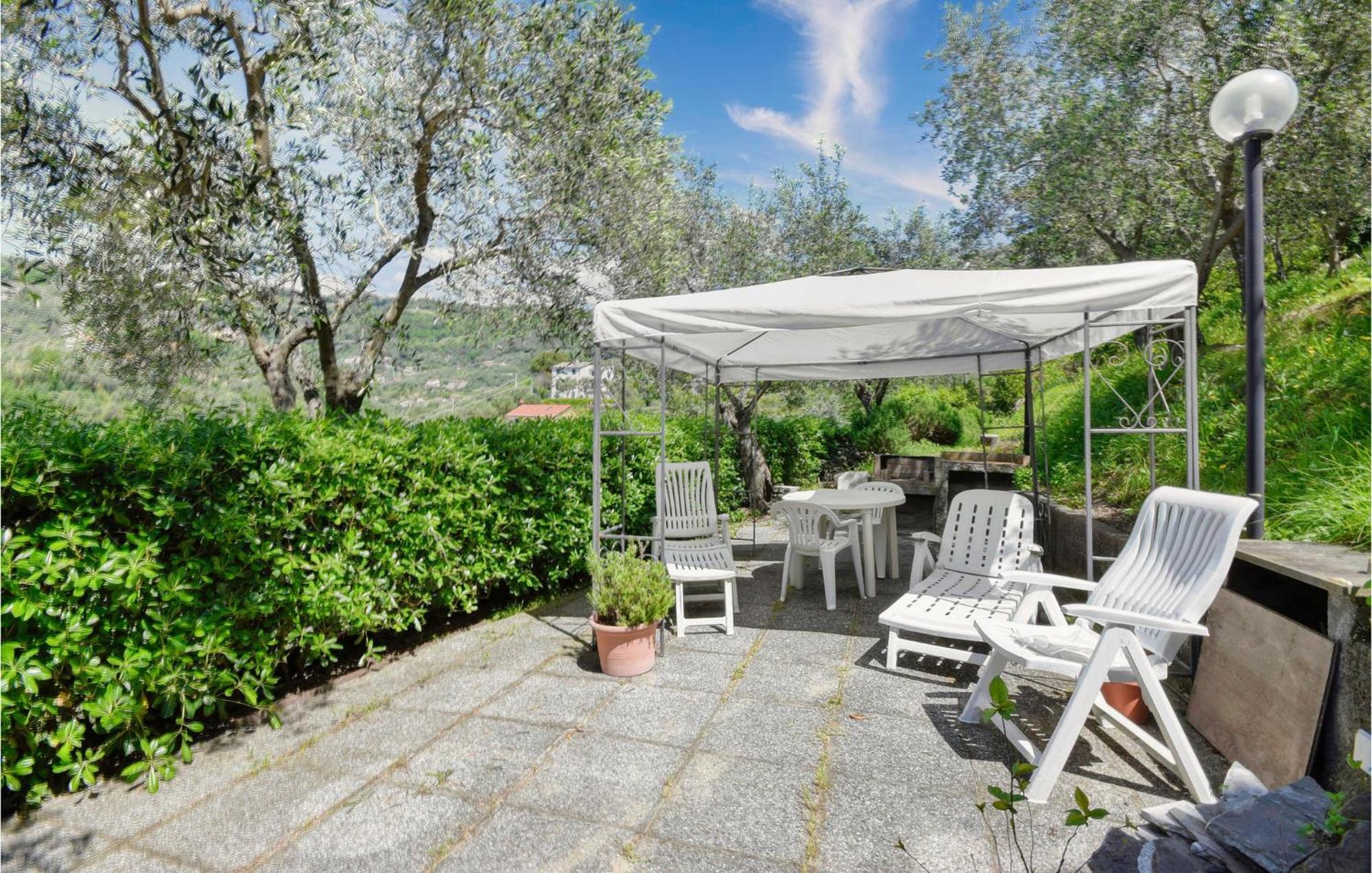 2 Bedroom Stunning Apartment In Moneglia Esterno foto